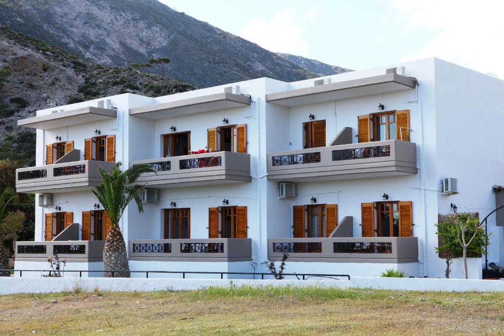 Idomeneas Apartments Сугия Екстериор снимка