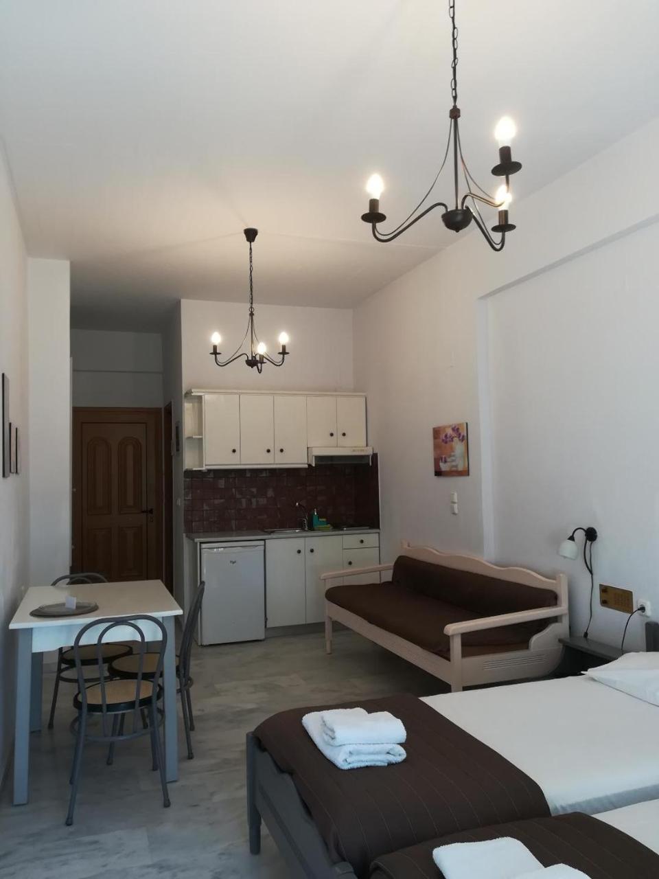 Idomeneas Apartments Сугия Екстериор снимка